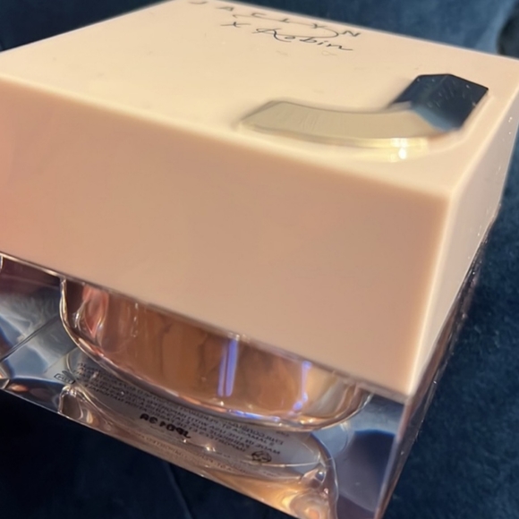 Loose powdeJaclyn Cosmetics x Robin Powder Move Loose Face Powder-Sheer Deep - Picture 6 of 8